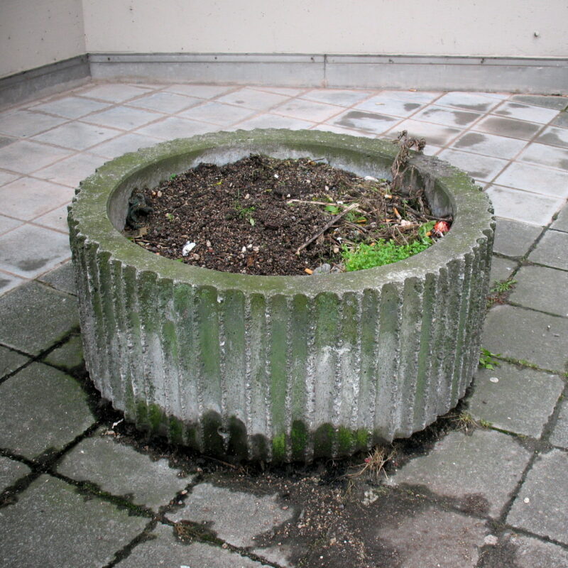 Beton-Pflanzkübel am Frauentorgraben zu Nürnberg